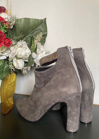 Gri Süet Stiletto Topuklu Kadın Bot - Görsel 3