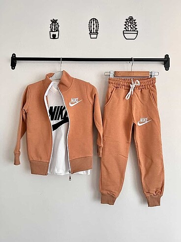 9 Yaş Beden çeşitli Renk Nike takım üçlü