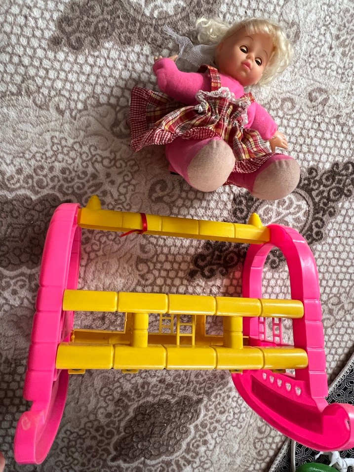 Pembe Elbiseli Renkli Bebek Oyuncak - Görsel 5