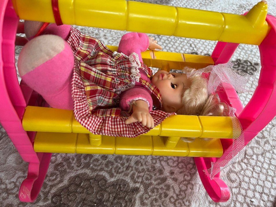 Pembe Elbiseli Renkli Bebek Oyuncak - Görsel 4