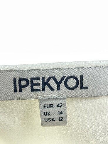 42 Beden beyaz Renk ipekyol Bluz %70 İndirimli.