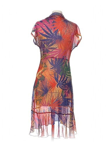 38 Beden Batik Kısa Elbise %70 İndirimli.