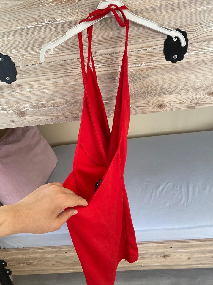 kırmızı elbise - Görsel 3