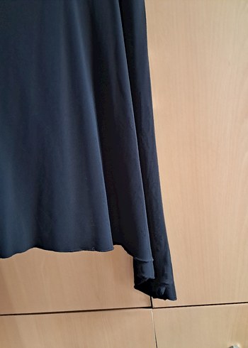 Zincir Detaylı Siyah Uzun V Yaka Elbise - Görsel 3