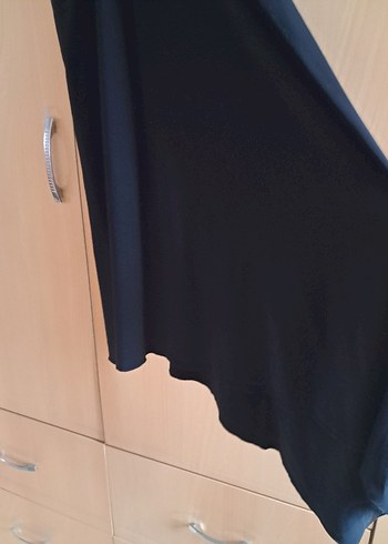 Zincir Detaylı Siyah Uzun V Yaka Elbise - Görsel 6