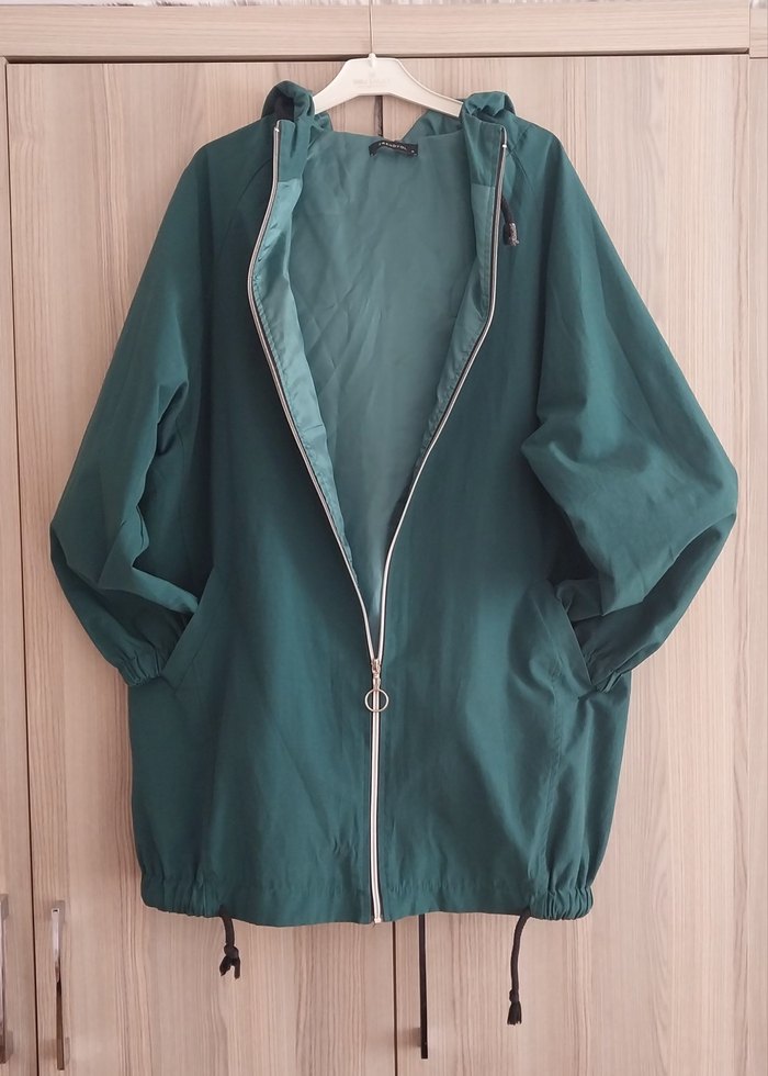 Kadın Yeşil Kapüşonlu Yağmurluk - Görsel 3