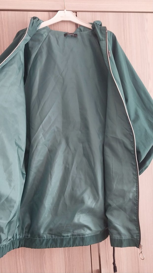 Kadın Yeşil Kapüşonlu Yağmurluk - Görsel 4