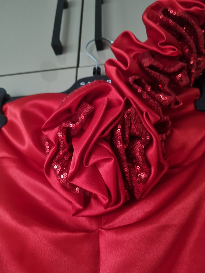 Tek Omuz Drapeli Kırmızı Abiye (KINA) elbisesi M - Görsel 4