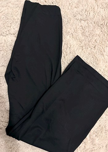 Siyah Kadın Rahat Kesim Midi Kumaş Pantolon - Görsel 2