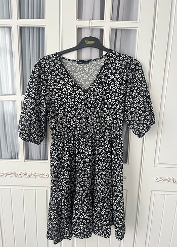 V Yaka Siyah Midi Çiçekli Elbise - Görsel 3
