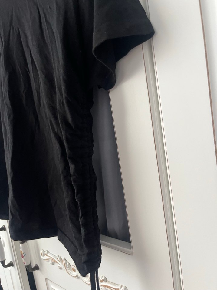 Siyah Kısa Kollu Keten Tişört - Görsel 4