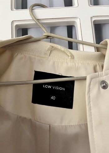 Düğmeli Beyaz Kadın Ceket - Görsel 2