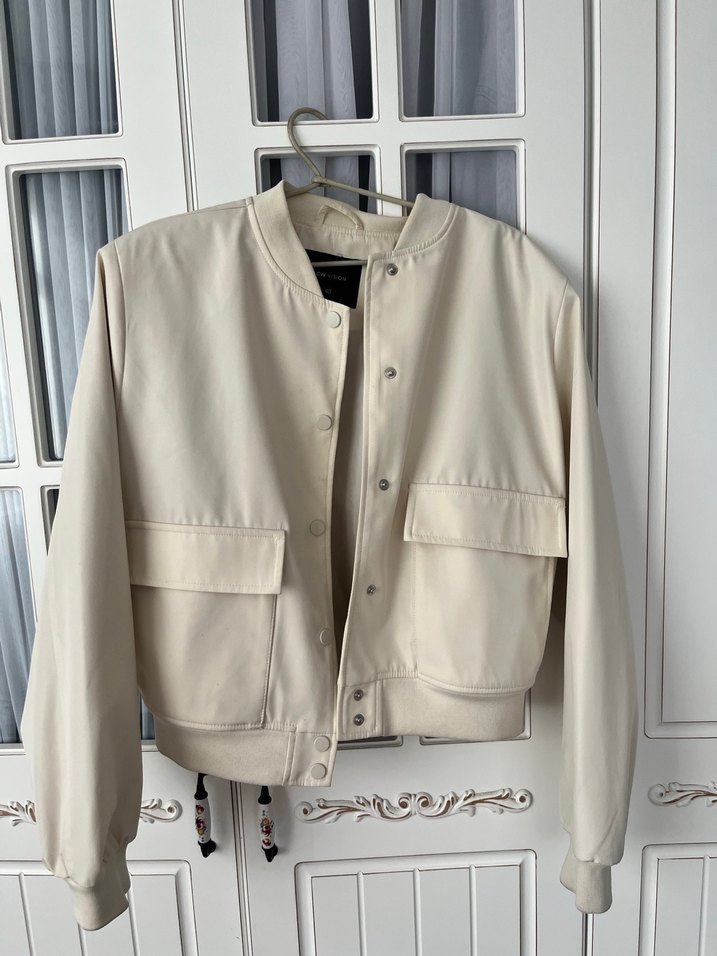 Düğmeli Beyaz Kadın Ceket - Görsel 3