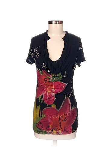 Diğer T-shirt %70 İndirimli.
