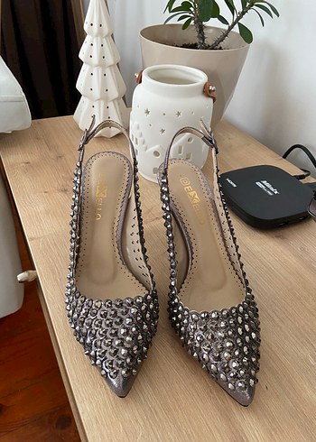 Sivri Burunlu Stiletto