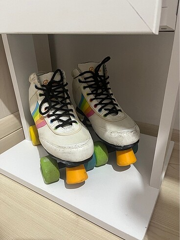 Rookie forever rainbow quad skates