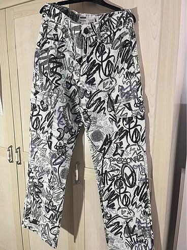 Bershka desenli jean