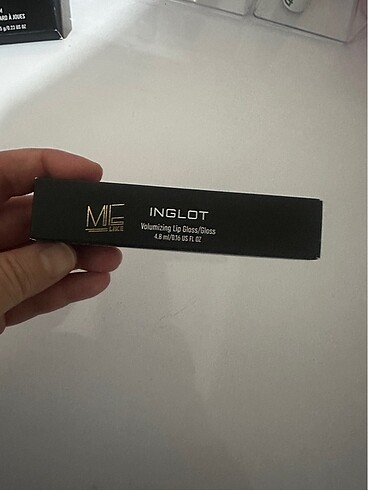 Inglot Inglot (51) me like dolgunlaştırıcı dudak parlatıcı