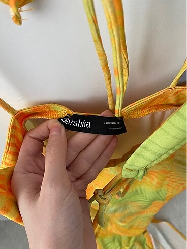 xs Beden Bershka yırtmaçlı elbise