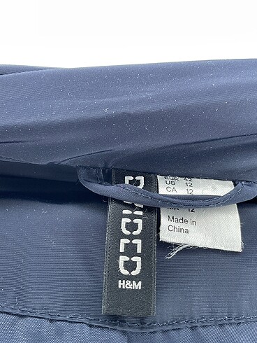 42 Beden lacivert Renk H&M Mont %70 İndirimli.