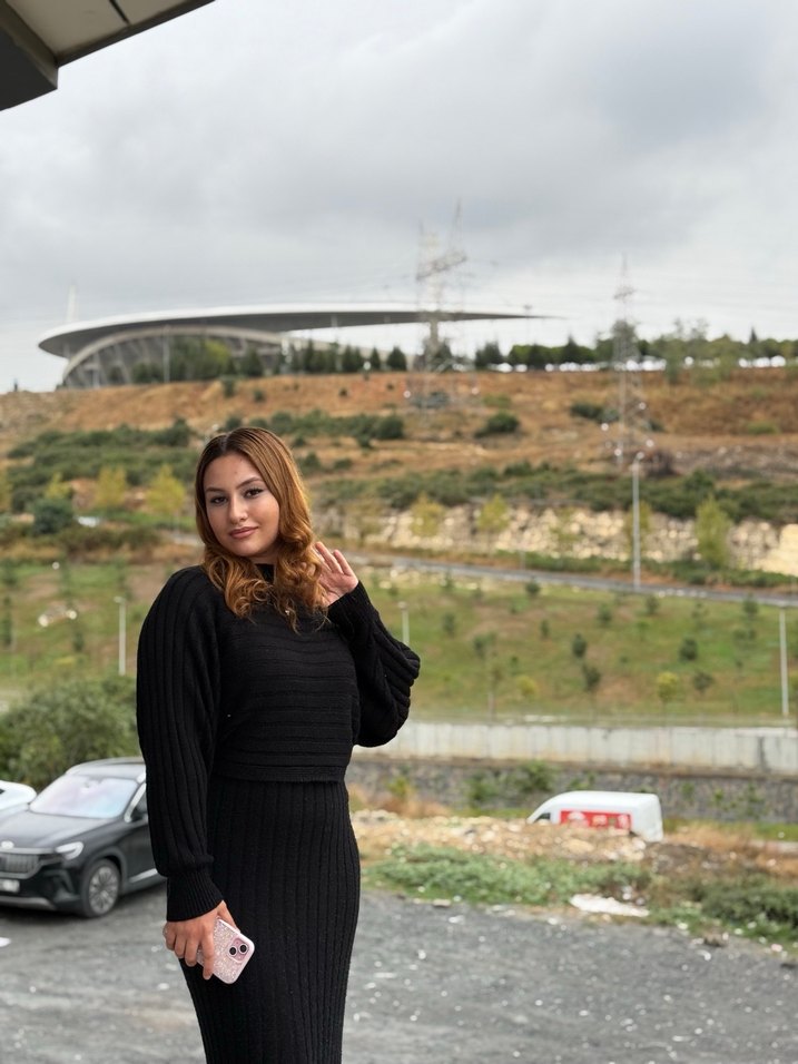 Siyah Uzun Kollu Yüksek Yakalı Triko Elbise - Görsel 4