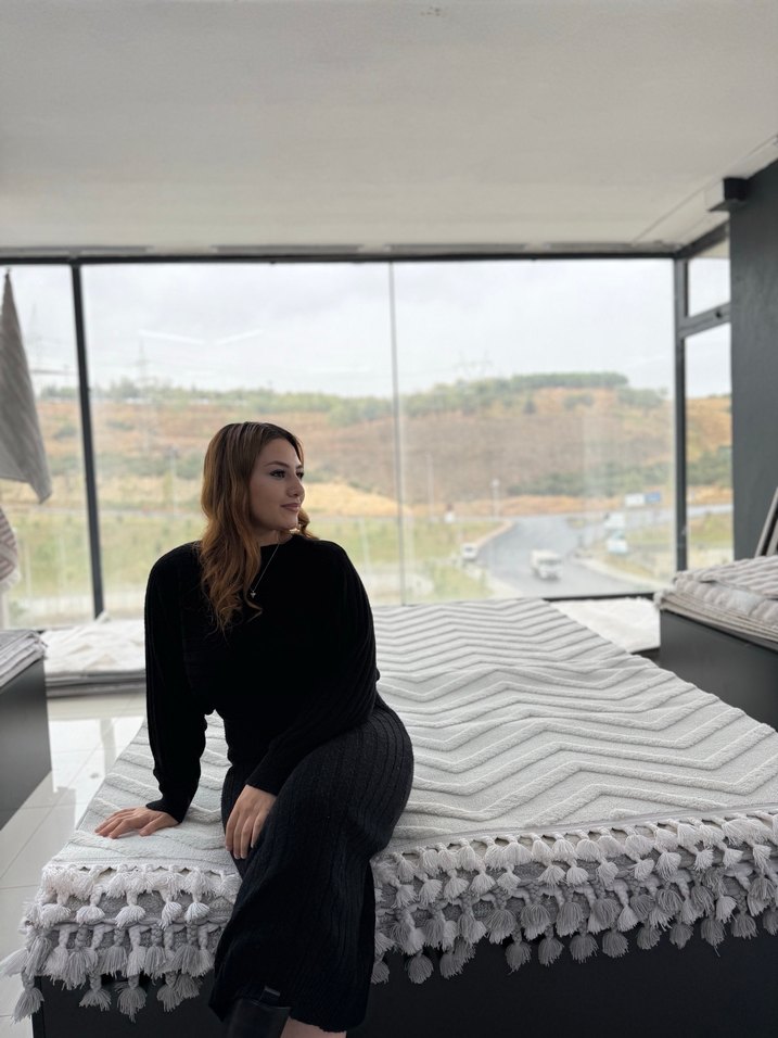 Siyah Uzun Kollu Yüksek Yakalı Triko Elbise - Görsel 5