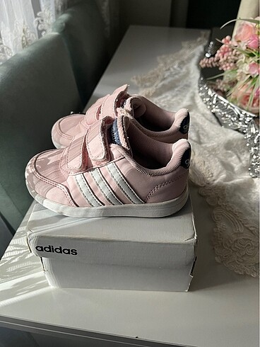 Kız bebek Adidas ayakkabı