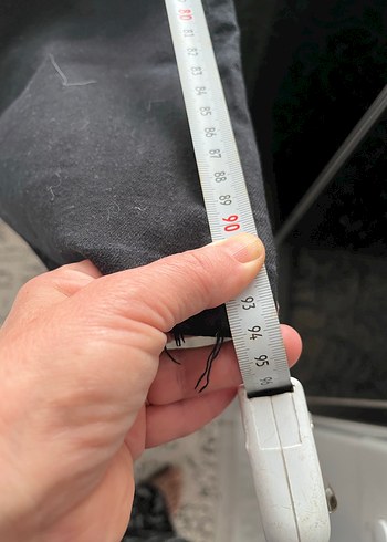 Siyah kot kız öğrenci - Görsel 5