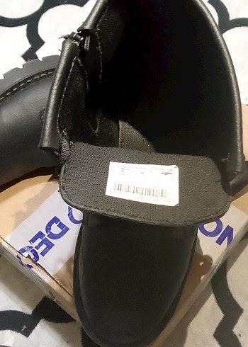 Siyah erkek Bot - Görsel 2