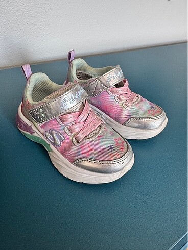 23 Beden Skechers ışıklı spor ayakkabı