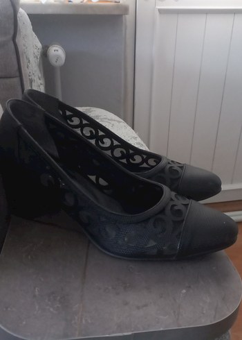 Klasik Siyah Tokalı Topuklu Ayakkabı - Görsel 2