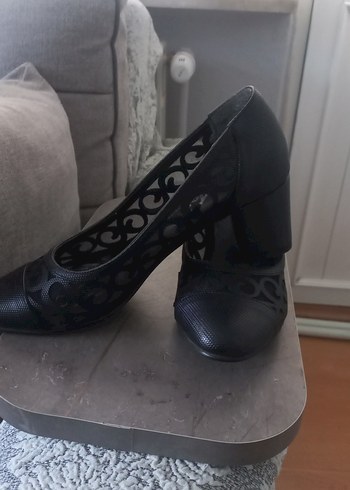 Klasik Siyah Tokalı Topuklu Ayakkabı - Görsel 3