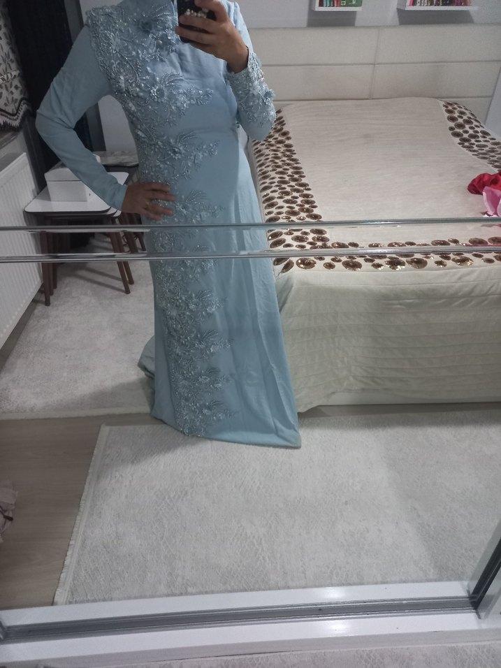 Mavi Nakışlı Uzun Abiye Elbise - Görsel 2