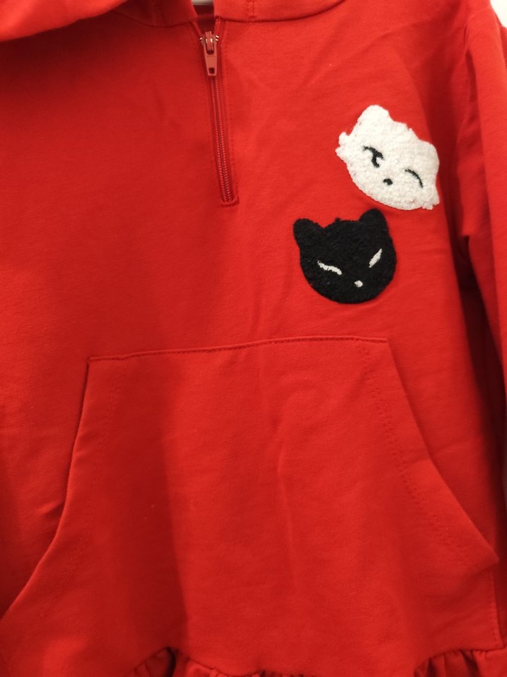 Kız Çocuk Kırmızı Kapüşonlu Nakışlı Elbise - Görsel 4