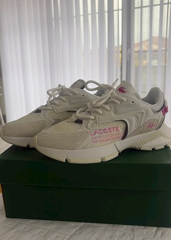 Lacoste Pembe Detayli Beyaz Spor Ayakkabi