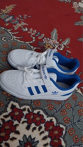 Adidas marka spor ayakkabı