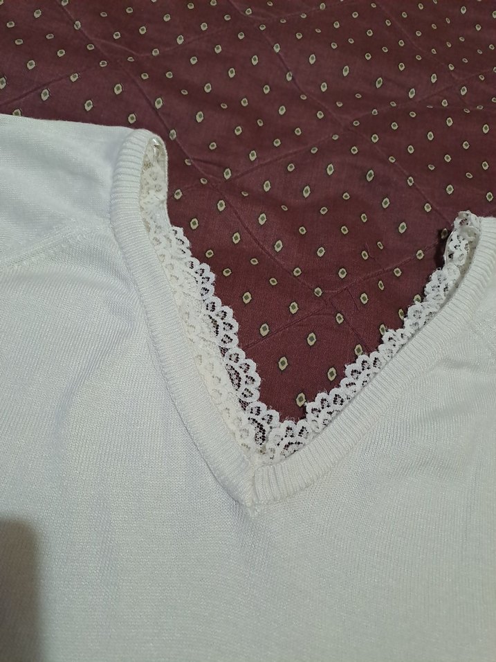 Dantel Detaylı V Yaka Beyaz Kadın Kazak - Görsel 2