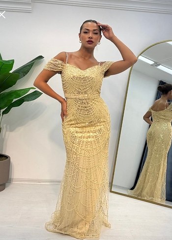 Altın Renkli İşlemeli Uzun Abiye Elbise - Görsel 4