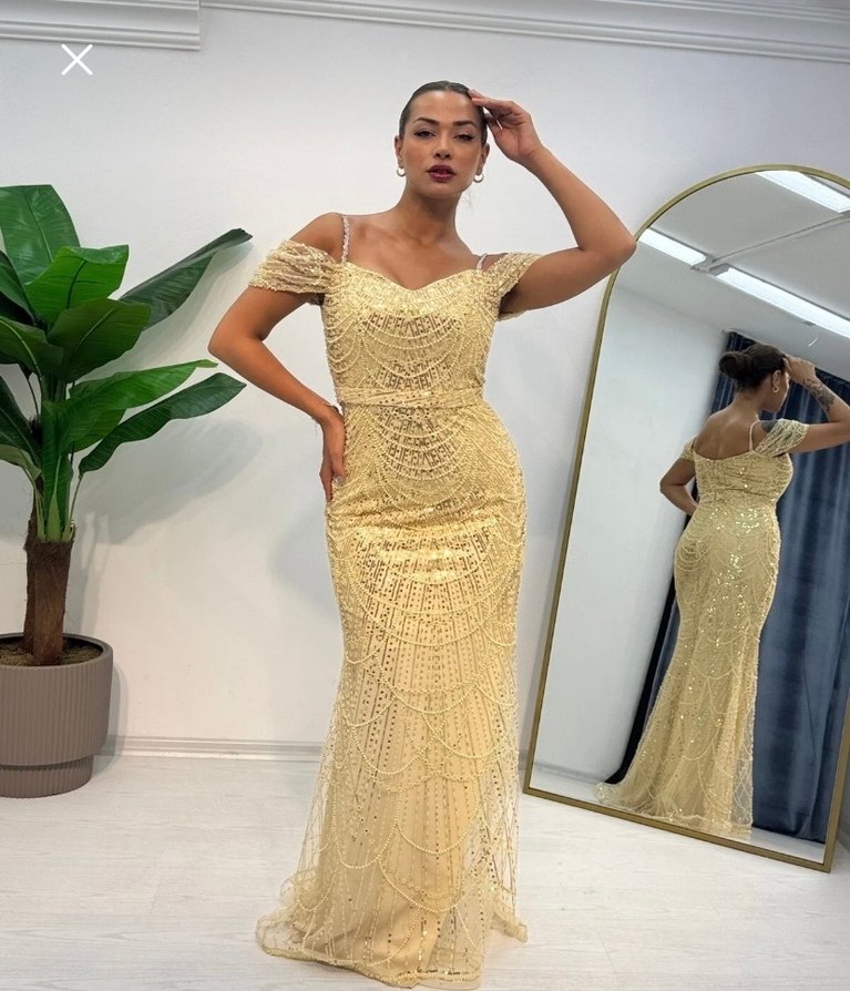 Altın Renkli İşlemeli Uzun Abiye Elbise - Görsel 4