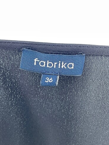 36 Beden siyah Renk Fabrika Bluz %70 İndirimli.