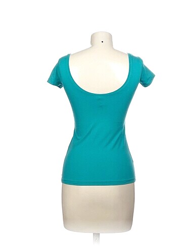 s Beden Stradivarius T-shirt %70 İndirimli.