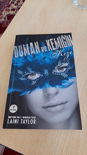 Duman ve Kemiğin Kızı