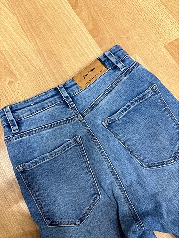 34 Beden mavi Renk Stradivarius Jean