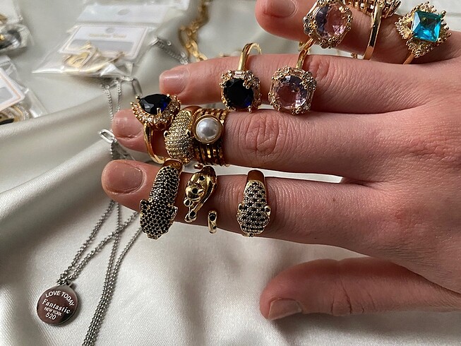 Pandora Swarovski seç al 3 tanesi 300 tl