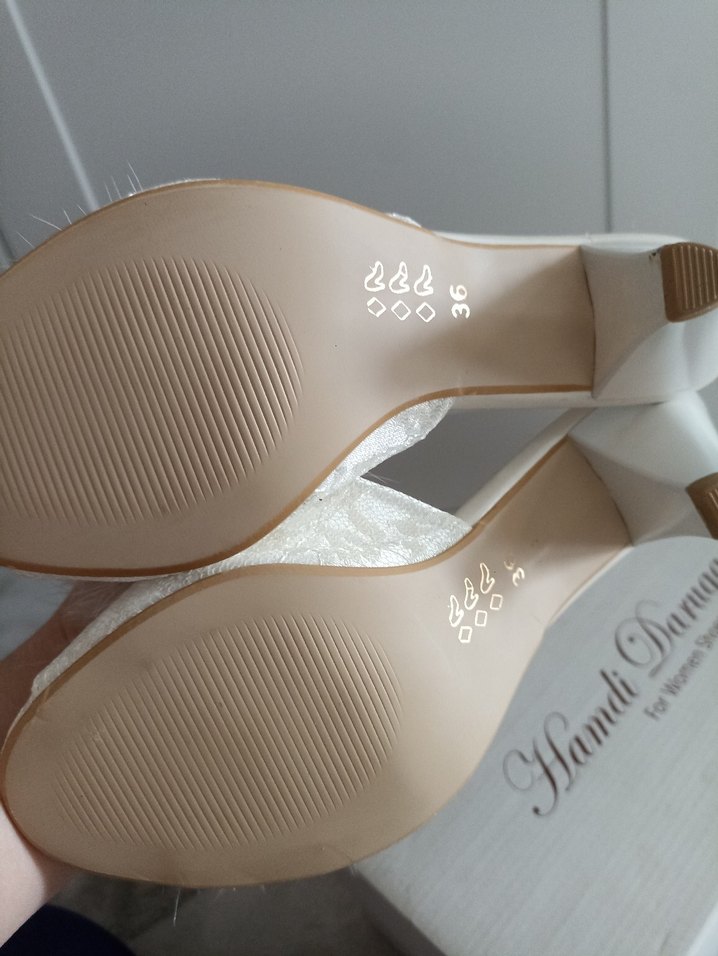 Beyaz Tüylü Kadın Dolgu Topuk Terlik - Görsel 3