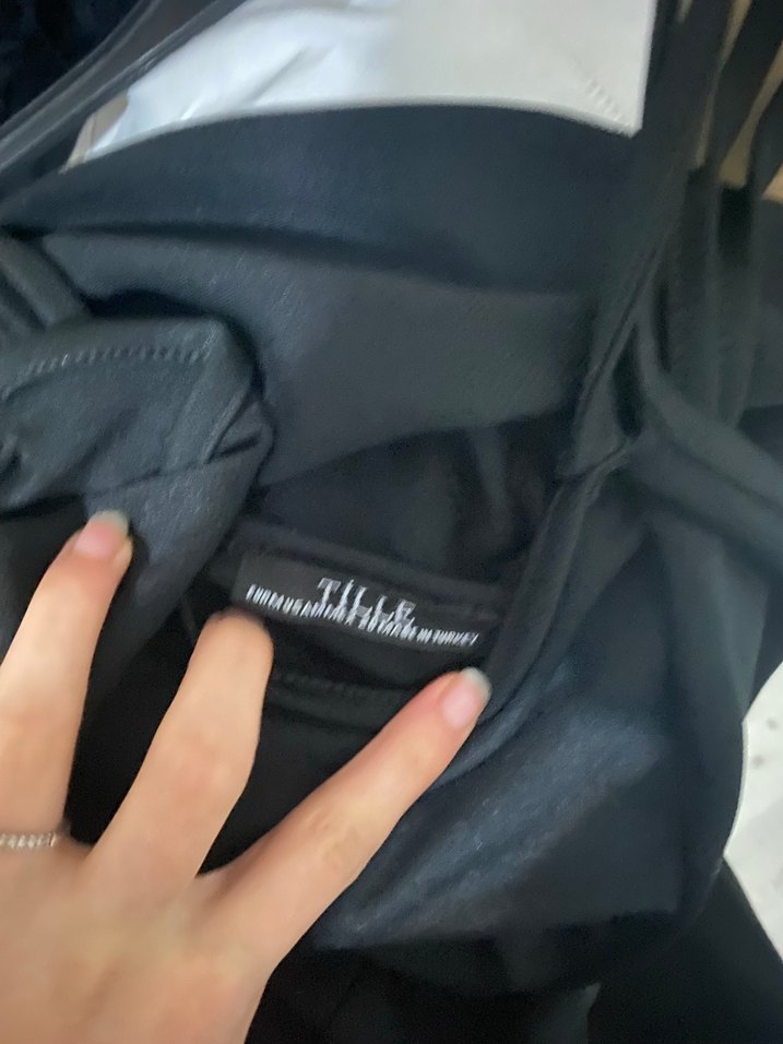 Siyah V Yakalı Kemerli Uzun Tulum - Görsel 2