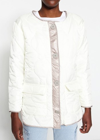 Beyaz oversize mevsimlik mont - Görsel 4