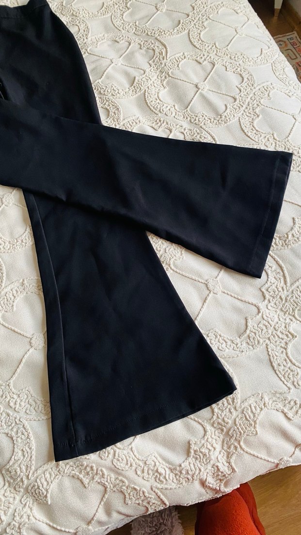 Siyah Piliseli Kadın Midi İspanyol Paça Pantolon - Görsel 2