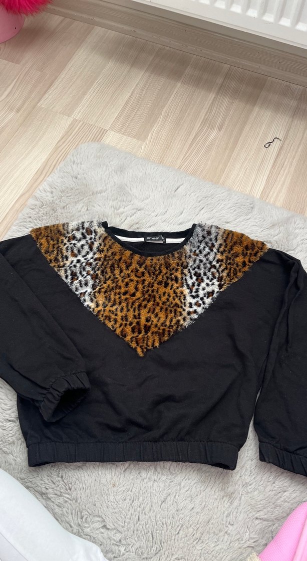 Kürk Detaylı Leopar Desenli Kadın Sweatshirt - Görsel 3
