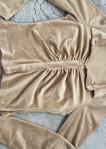 Bej Süet Düğmeli Kadın Bluz V Yaka - Görsel 2